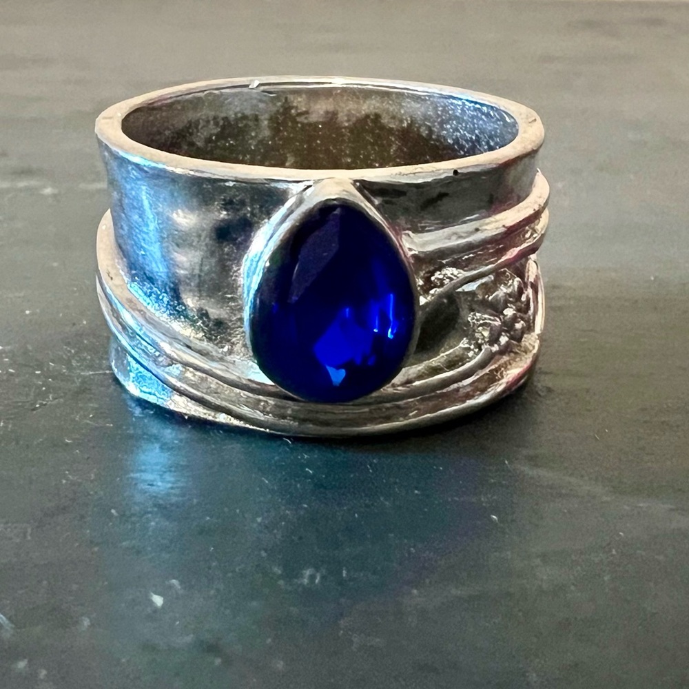 Elegant Silver and Gold Ring with Blue Gemstone